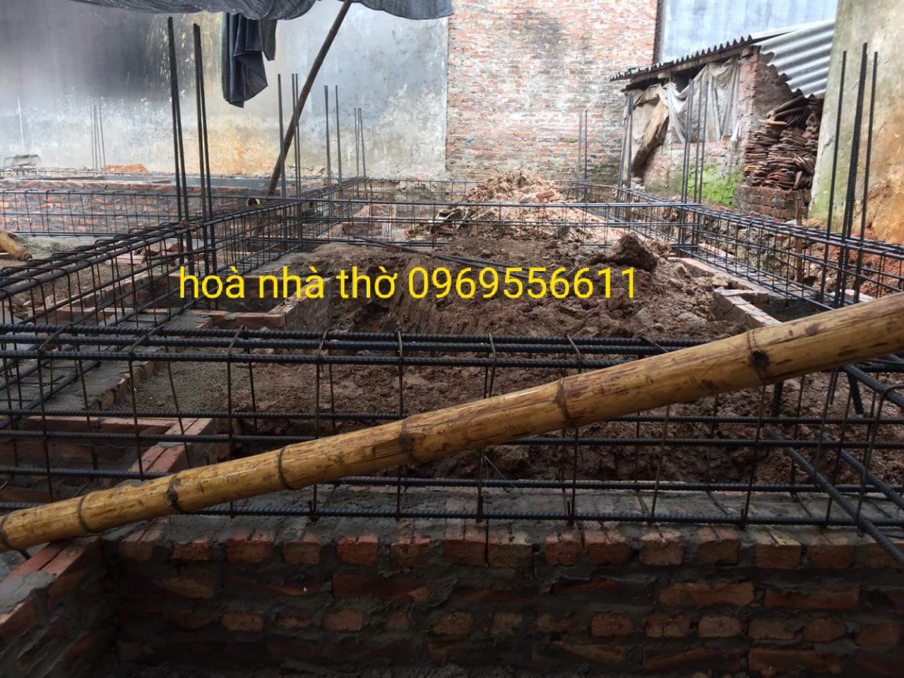 thi công làm móng nhà bê tông giả gỗ